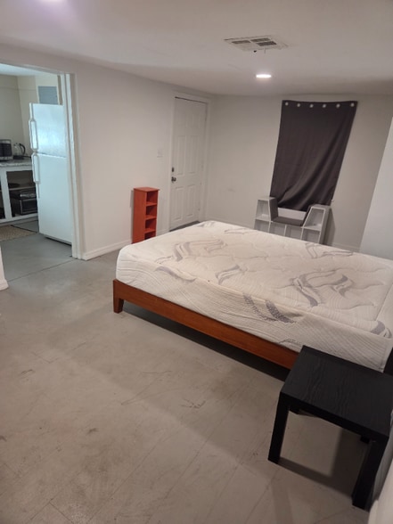 Building Photo - 1449 N Ronald Reagan Blvd