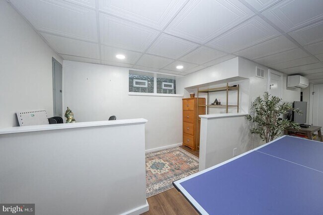 Building Photo - 227 E Hathaway Ln