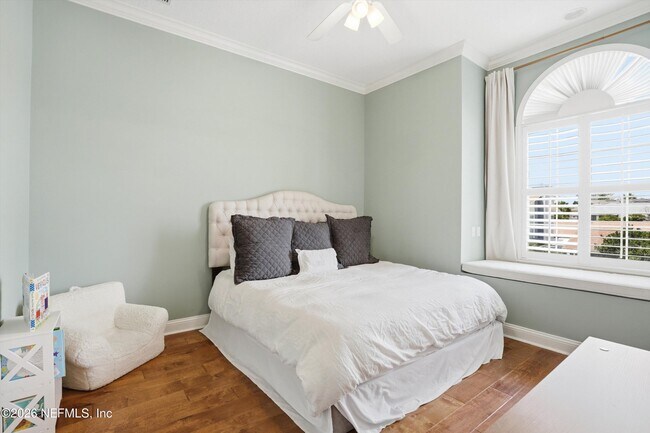 Building Photo - 1105 6th St S