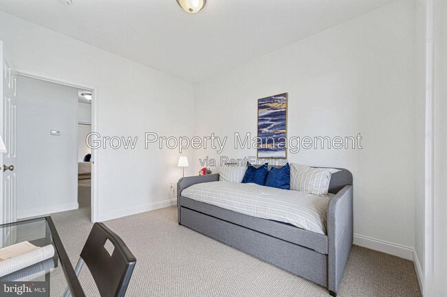 Building Photo - 202 Captains Way