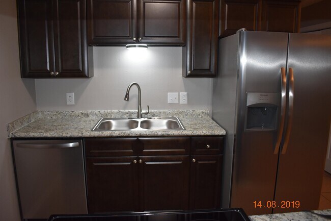 Building Photo - 1802 Falconcrest St