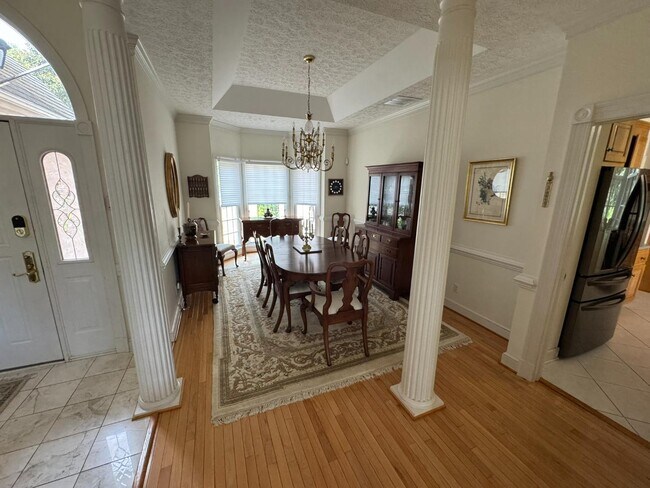 Building Photo - 12106 Sloan Dr