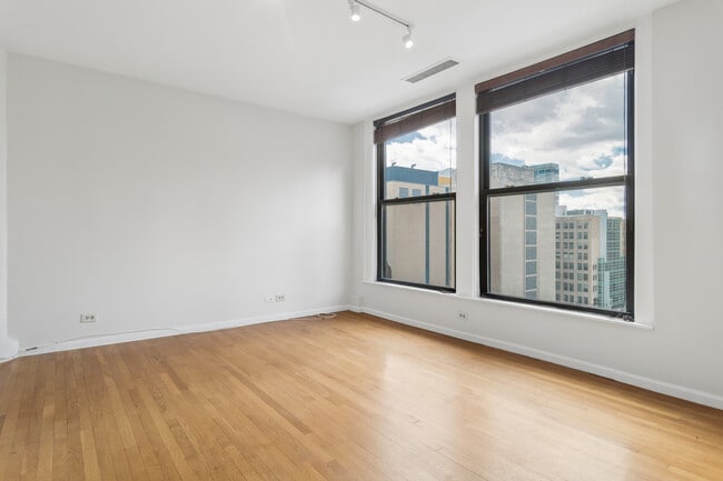 Building Photo - 431 S Dearborn St