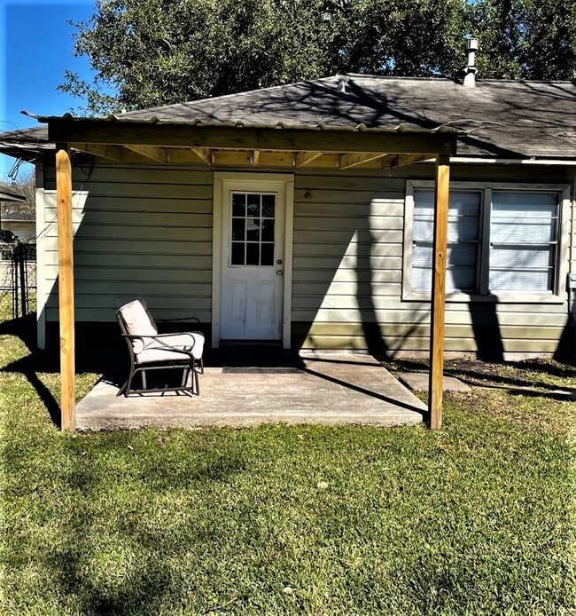 Building Photo - 4033 Woodcraft St