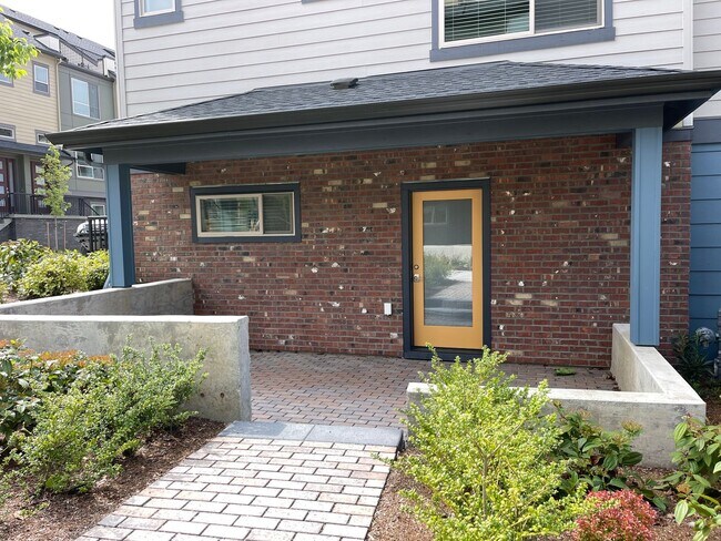 Building Photo - CLICK "REQUEST A TOUR" NOW!