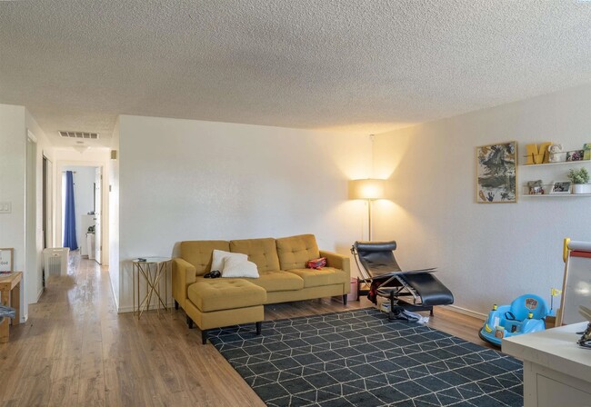 Building Photo - 1411 S Vancouver St