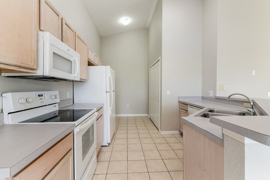 Building Photo - 17305 Woodcrest Way