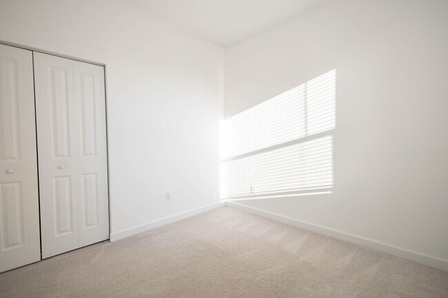 Building Photo - 4985 Navali Dr