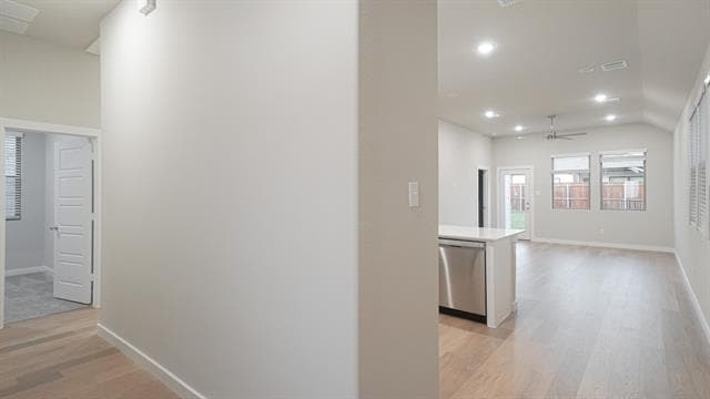 Building Photo - 912 Hazel Dr