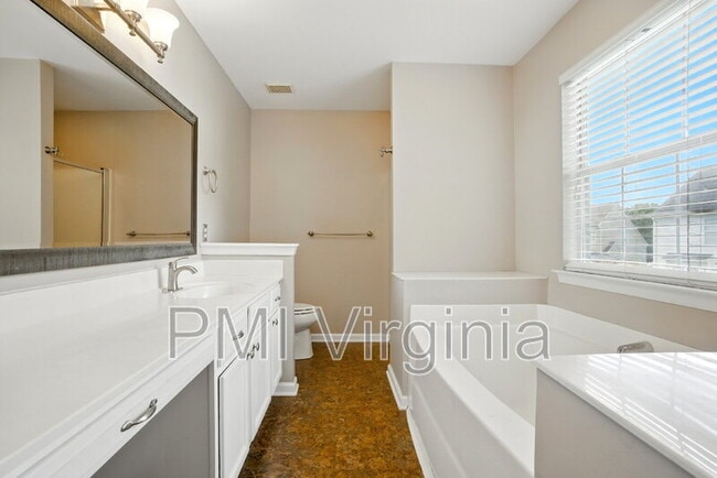 Building Photo - 312 Hickory Hinge Way