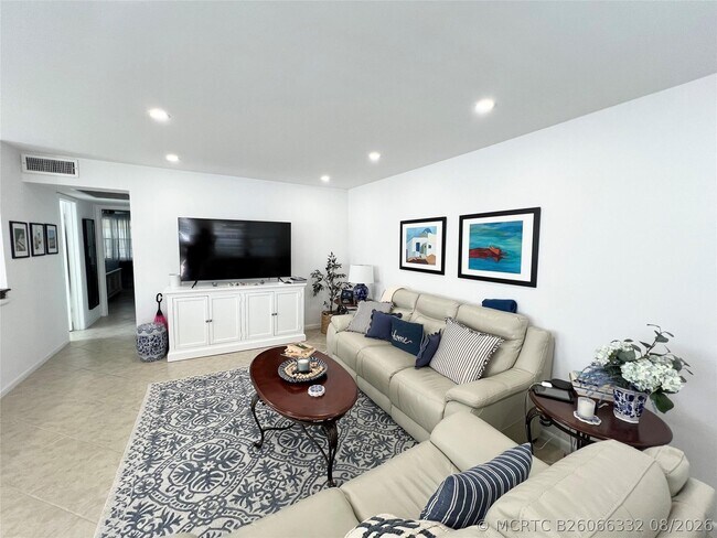 Building Photo - 548 Durham Cir