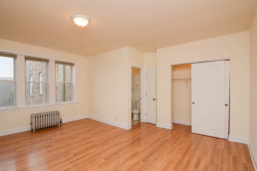 Building Photo - 2600 N Kimball Ave