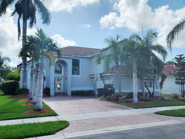 Building Photo - 594 Spinnaker