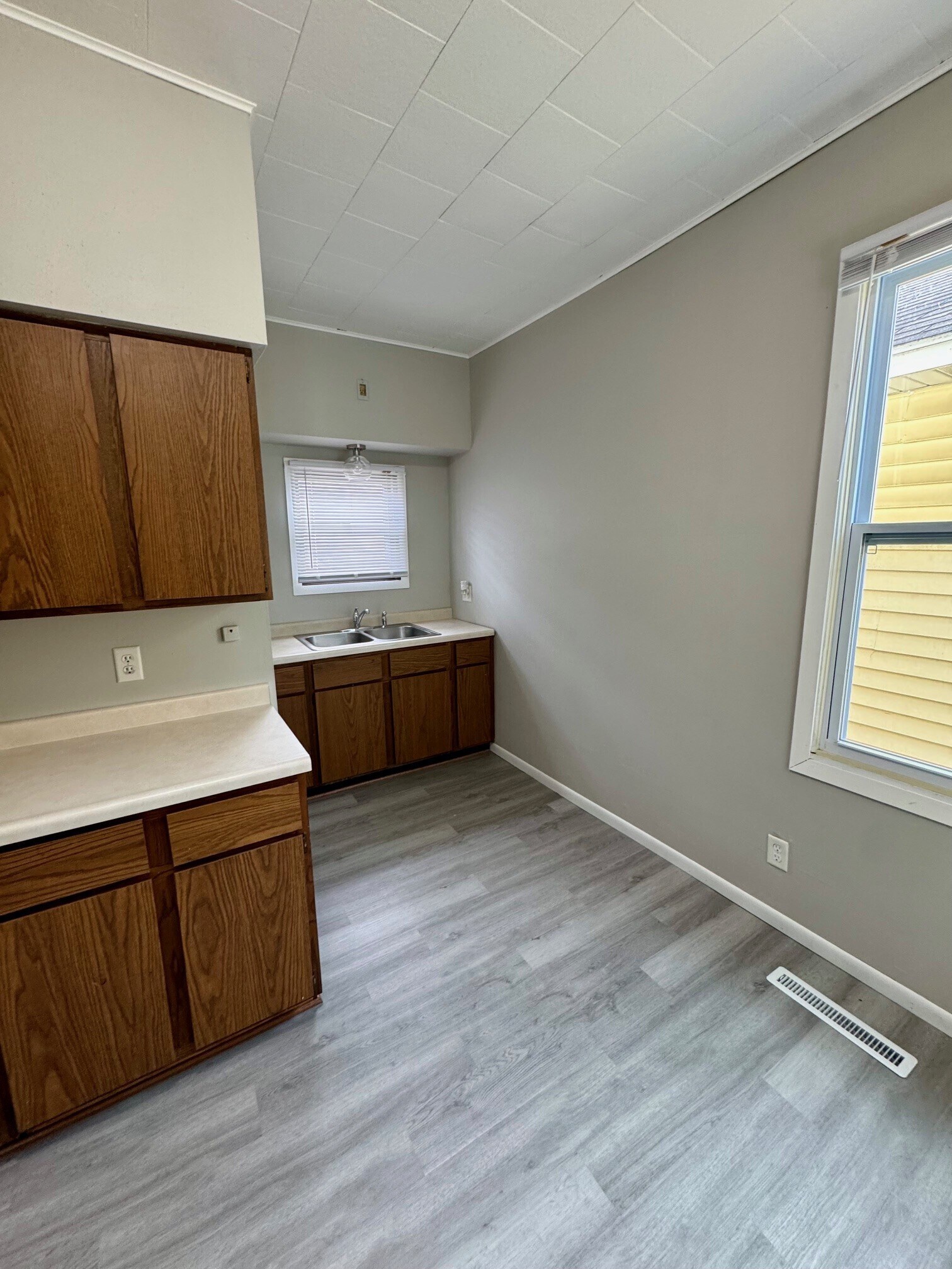 Building Photo - 820 Hagar St