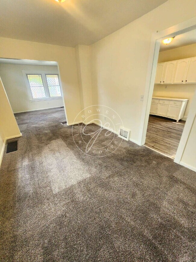 Building Photo - Spacious 3-Bedroom Home in West Toledo