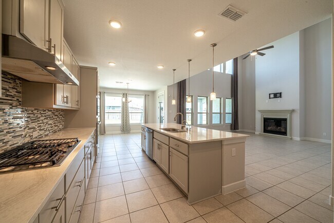 Building Photo - 4706 Llano Lp