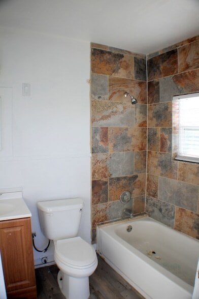 Building Photo - 508 N Wayside Dr