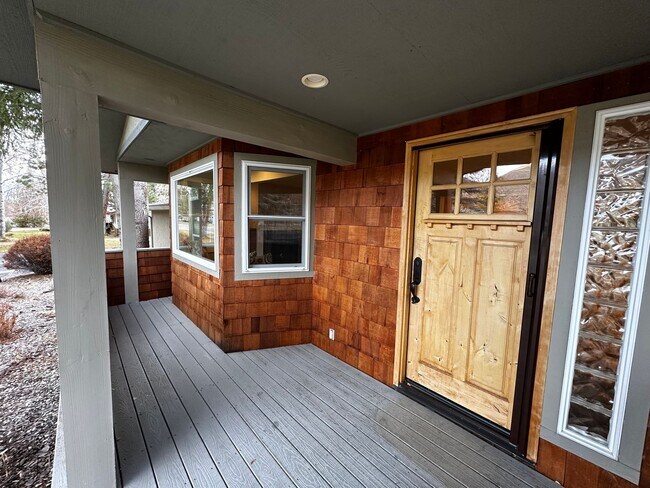 Building Photo - 4 Bed, 3 Bath Home in Hailey, Idaho with Beautiful Mountain Views