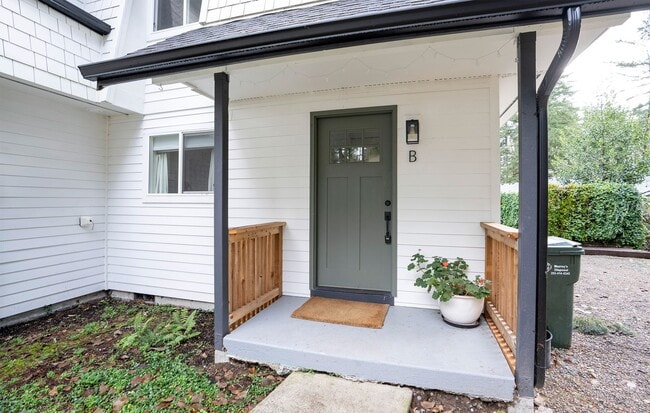 Building Photo - Updated Gig Harbor Duplex with Outdoor Space