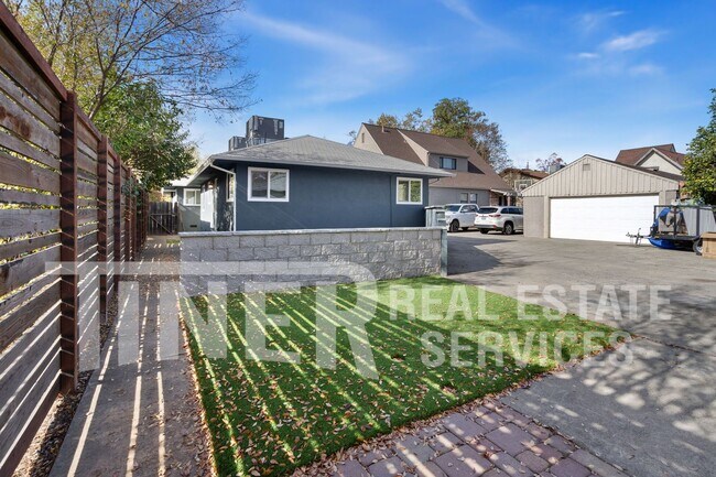 Building Photo - Tahoe Park 2 Bedroom Duplex