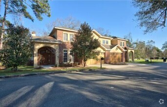 Building Photo - Upscale Townhome