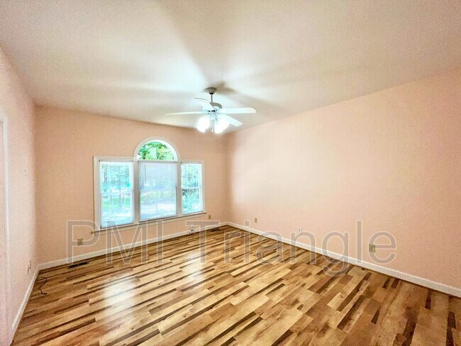 Building Photo - 102 Glen Mavis Ct