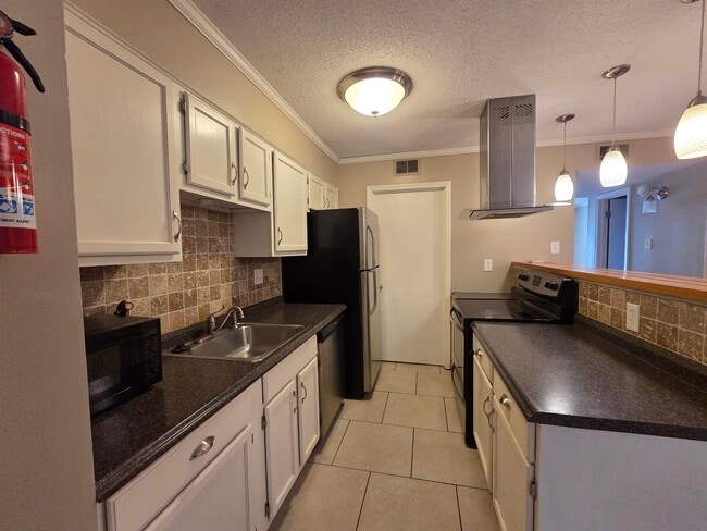 Building Photo - 2104 Harbert Ave