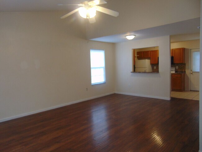 Building Photo - 1709 N Lakewood Dr
