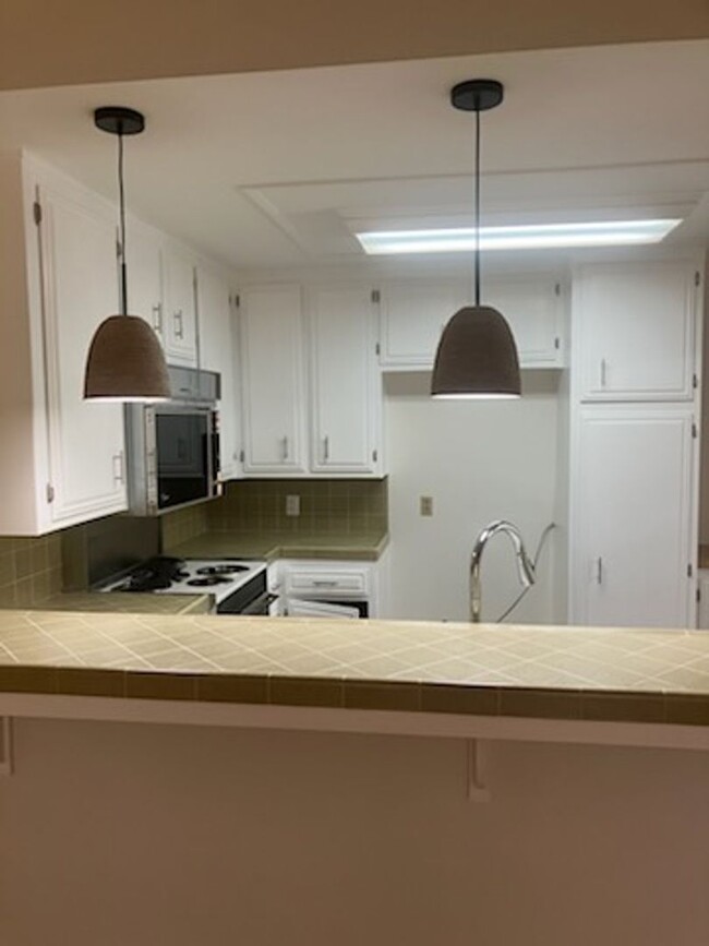Building Photo - 3200 El Encanto Ct