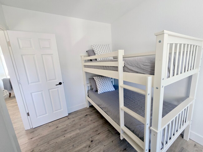 Building Photo - 121 S Miller St