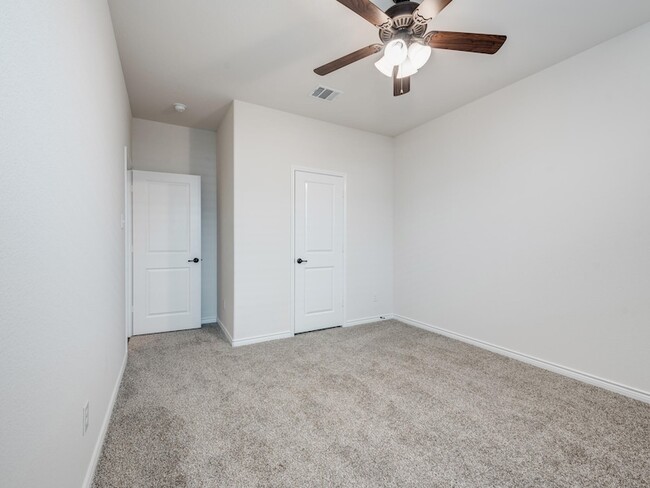 Building Photo - 3127 Maverick Dr