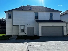 Building Photo - 120 Pecan Ln