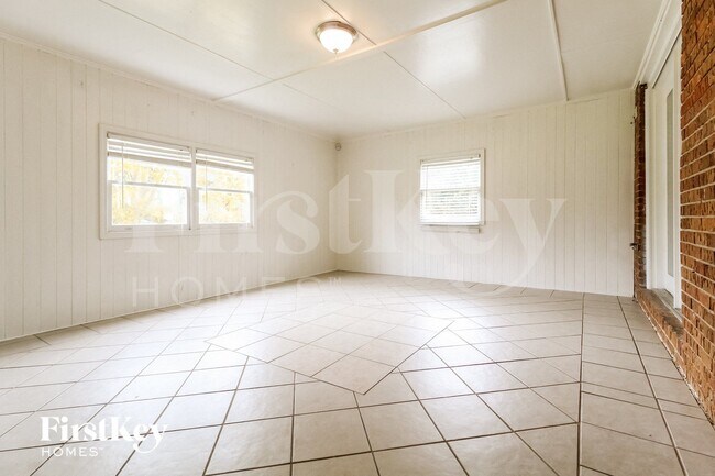 Building Photo - 2256 Street Deville SW