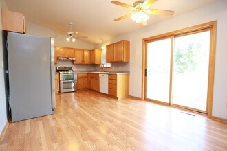 Building Photo - 4 BD Brooklyn Park Home for Rent