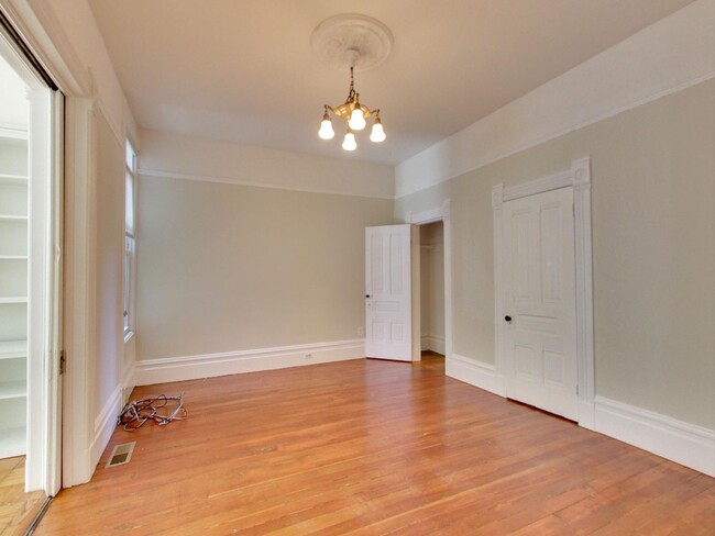 Building Photo - Beautiful 3 Bedroom in Duboce Triangle!!