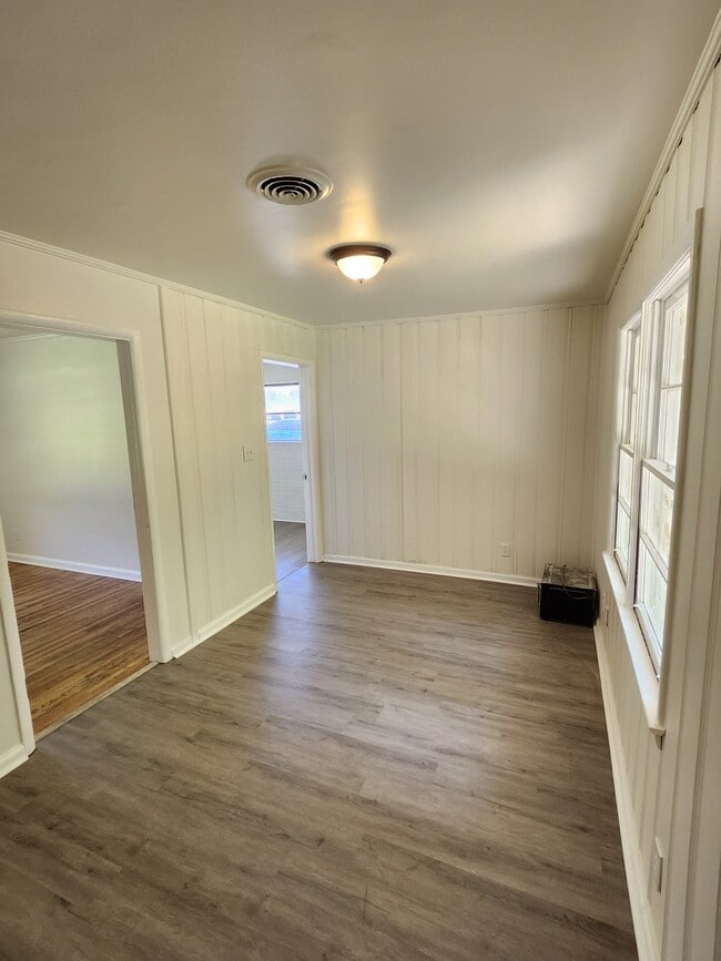 Building Photo - 2142 Tullis Dr