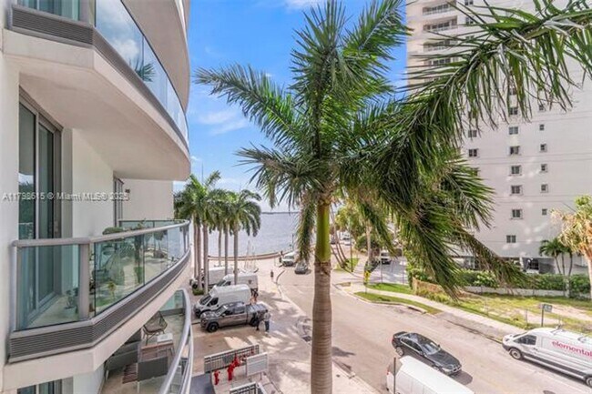 Building Photo - 1331 Brickell Bay Dr