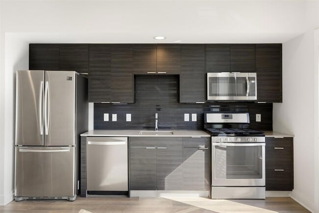 Building Photo - 1800 E 4th St