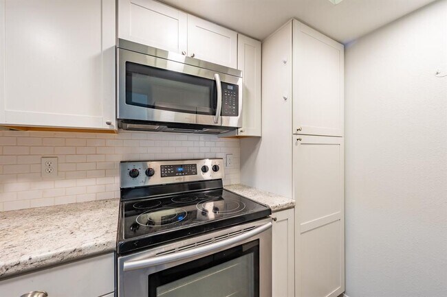 Building Photo - 8600 Fathom Cir