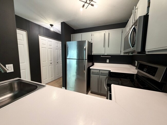Building Photo - Updated 2BD/2BA Condo with Green Space Views & Covered Parking