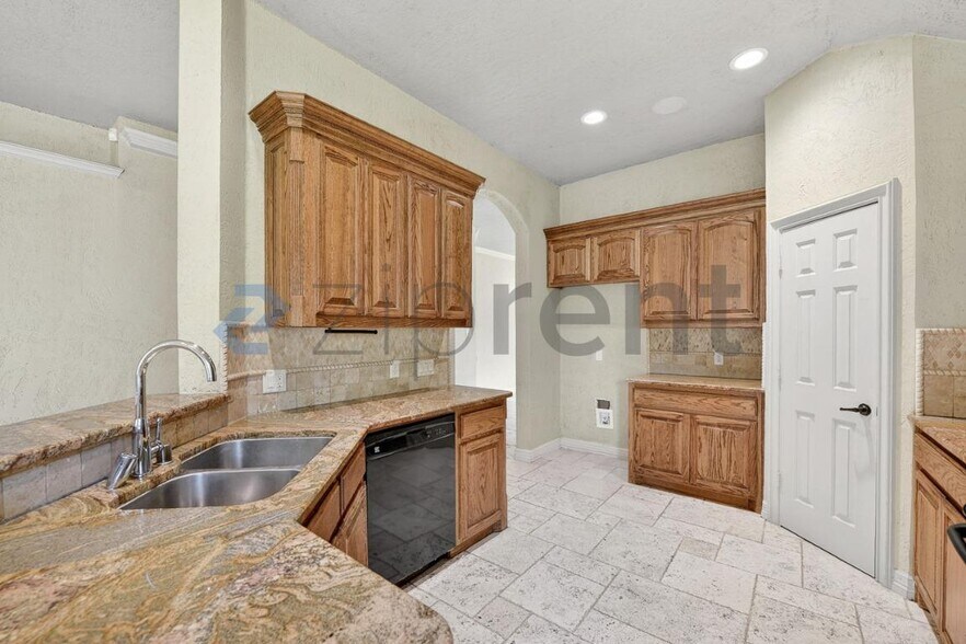 Building Photo - 6592 Clydesdale Ct