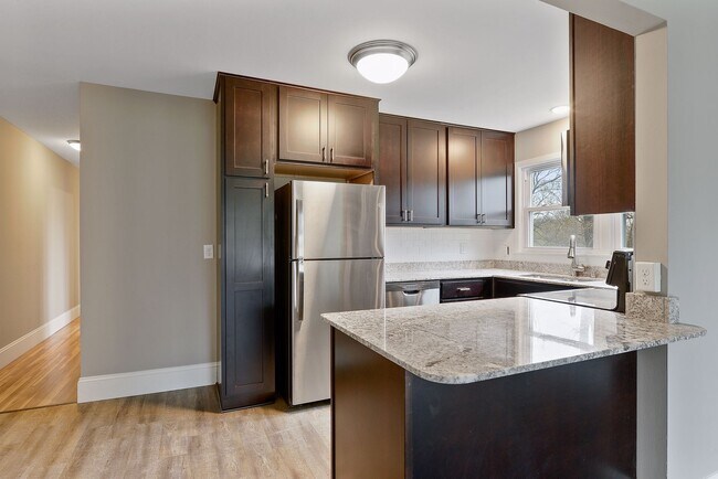 Building Photo - Remodeled 2 bed featuring new kitchen