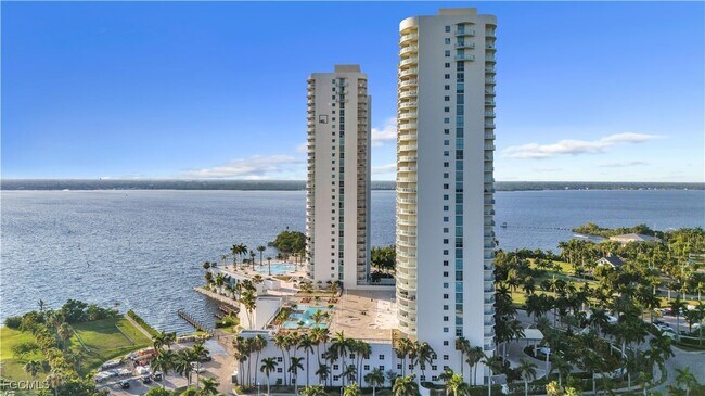 Building Photo - 3000 Oasis Grand Blvd