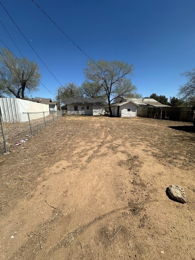Building Photo - Cute 2 bed 1 bath Home