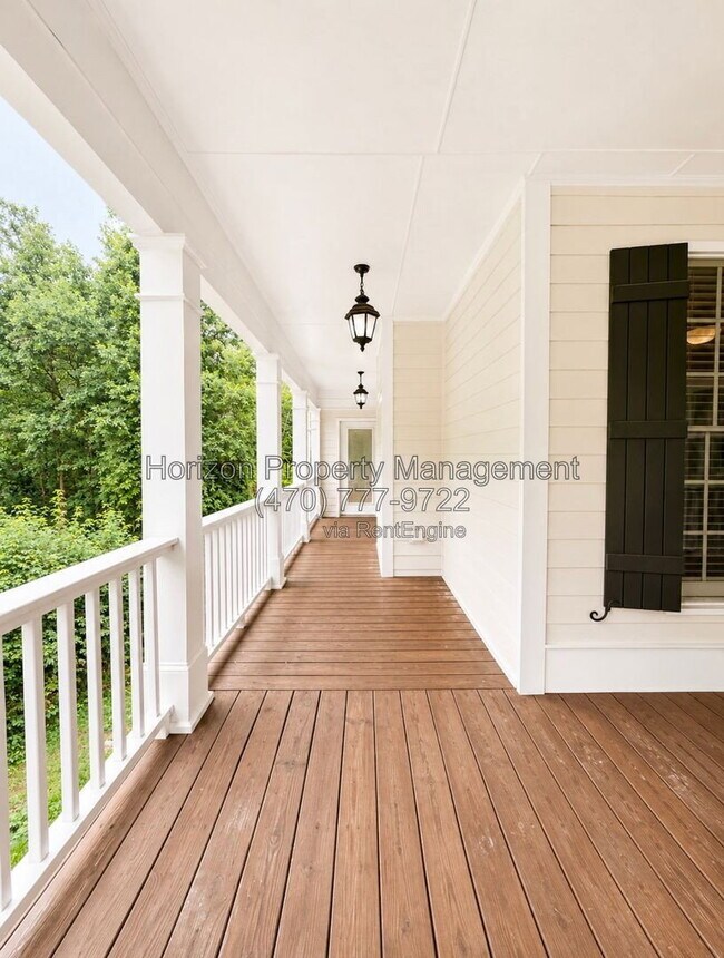 Building Photo - 3235 Bentwood Close