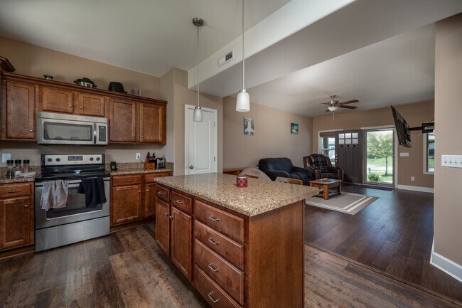 Building Photo - **WELL MAINTAINED, 2016-BUILT HOME IN DESIRABLE BELLE ARBOR NEIGHBORHOOD**