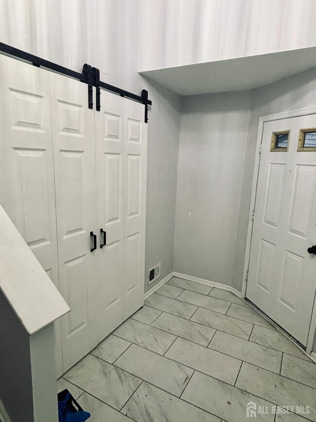 Building Photo - 1 Upperbrook Ct