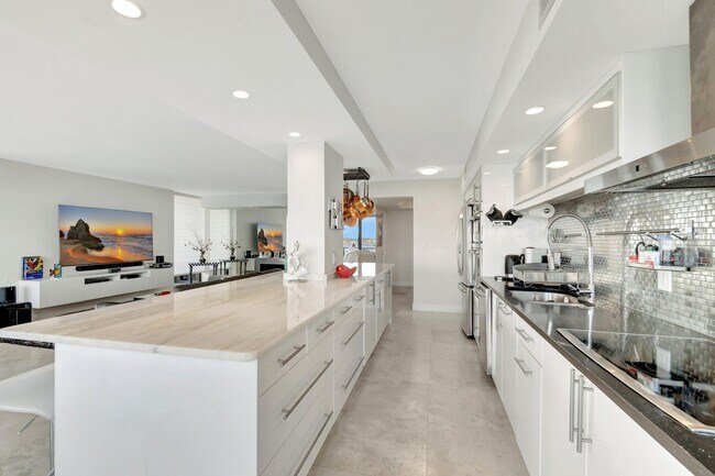 Building Photo - 5550 N Ocean Dr