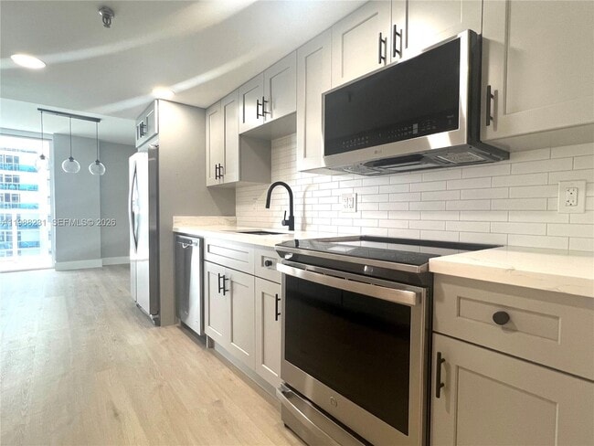 Building Photo - 2401 Collins Ave