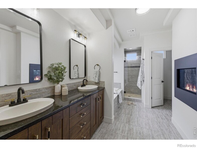 Building Photo - 6862 Wildshore Dr
